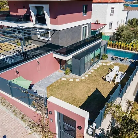 빌라 Cesme'de Ozel Havuzlu, Barbeku Alanli Villa-awz111 *