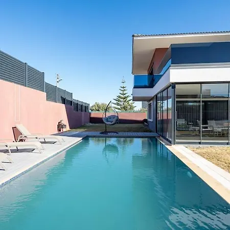 Cesme'de Ozel Havuzlu, Barbeku Alanli Villa-awz111 빌라 *