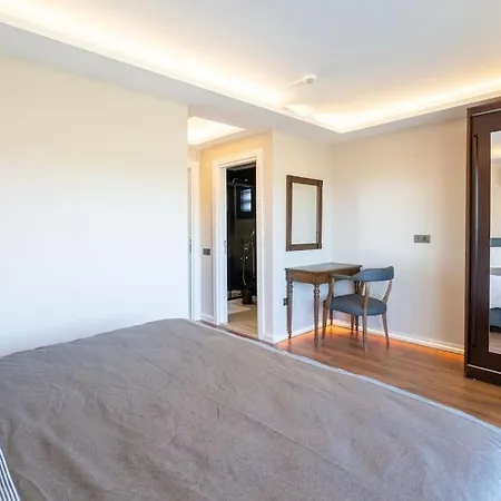 Cesme'de Ozel Havuzlu, Barbeku Alanli Villa-awz111 Çeşme